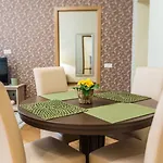 Lux - Ernesta, Free Parking Apartmanhotel 4*