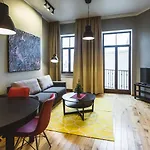 Lux - Ernesta, Free Parking Apartmanhotel 4*