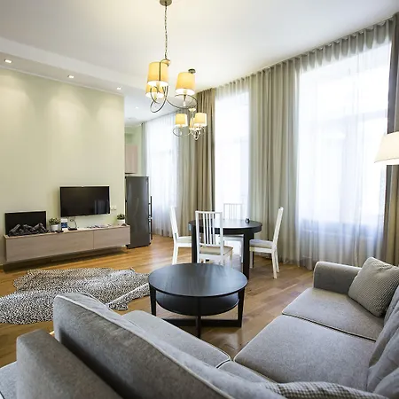 Lux - Ernesta, Free Parking Lägenhetshotell 4*