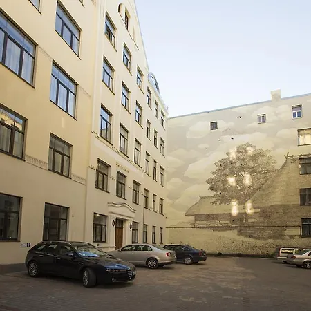 Lux - Ernesta, Free Parking Lägenhetshotell
