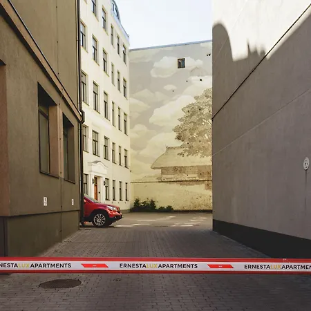 Aparthotel Lux - Ernesta, Free Parking