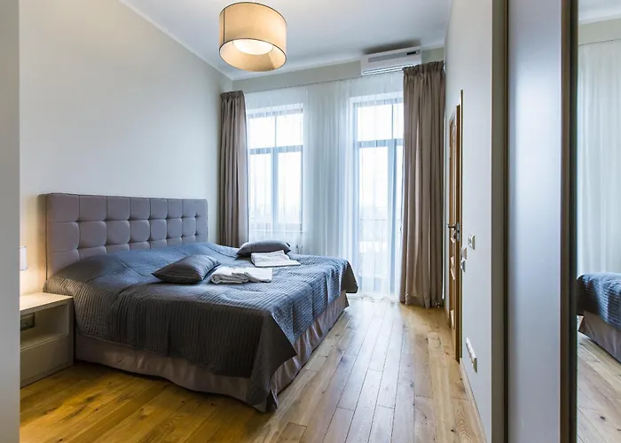 Lux - Ernesta, Free Parking Aparthotel