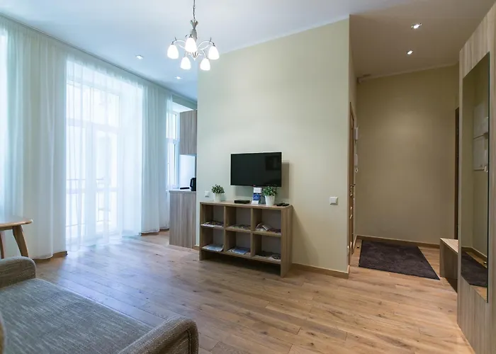 Aparthotel Lux - Ernesta, Free Parking