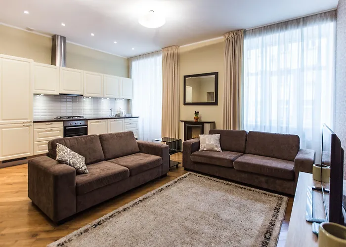 Lux - Ernesta, Free Parking Aparthotel