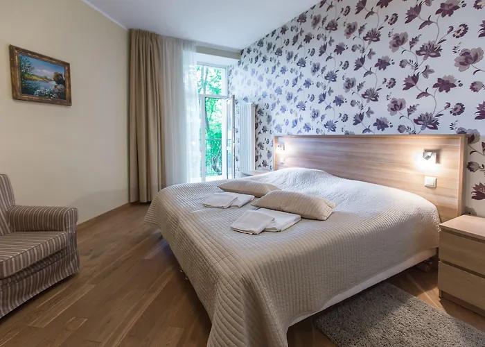 Lux - Ernesta, Free Parking